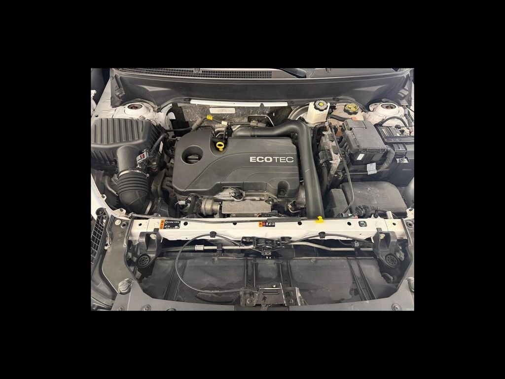 Used 2022 White GMC SLE image 21