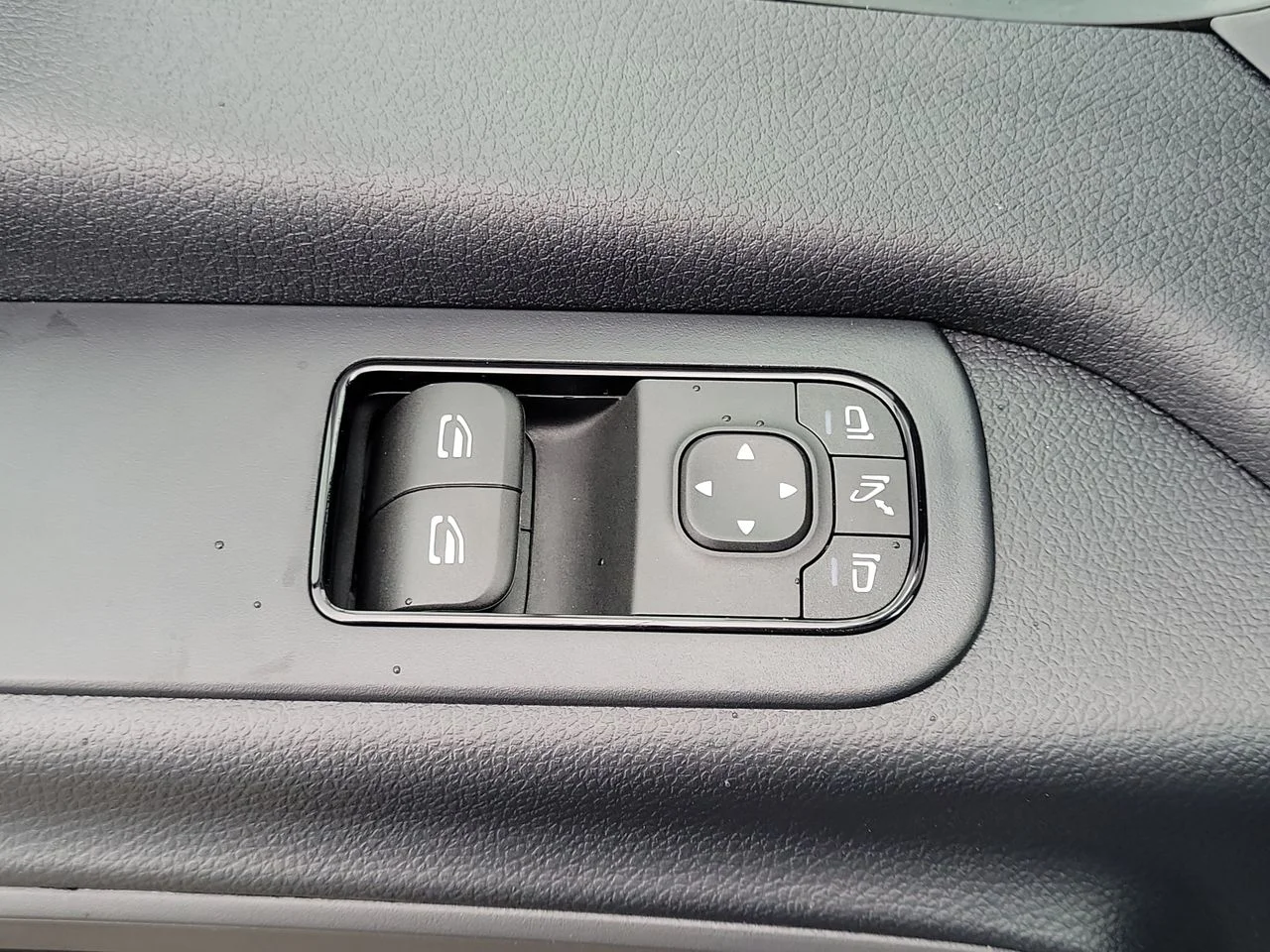 New 2026 Arctic White Mercedes-Benz Passenger 170 WB image 20