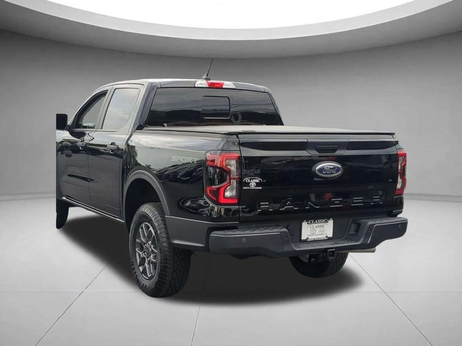 Used 2025 Shadow Black Ford XLT image 3