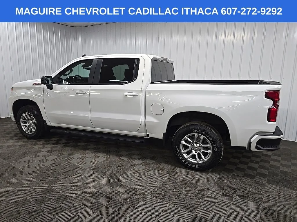 Used 2022 Summit White Chevrolet RST image 4