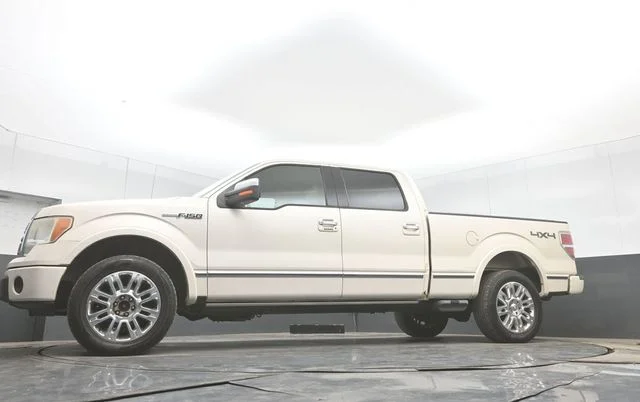 Used 2009 Oxford White Clearcoat Ford Platinum image 43