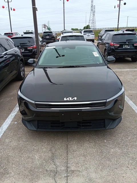 2025 Kia K4 LXS AT's photo