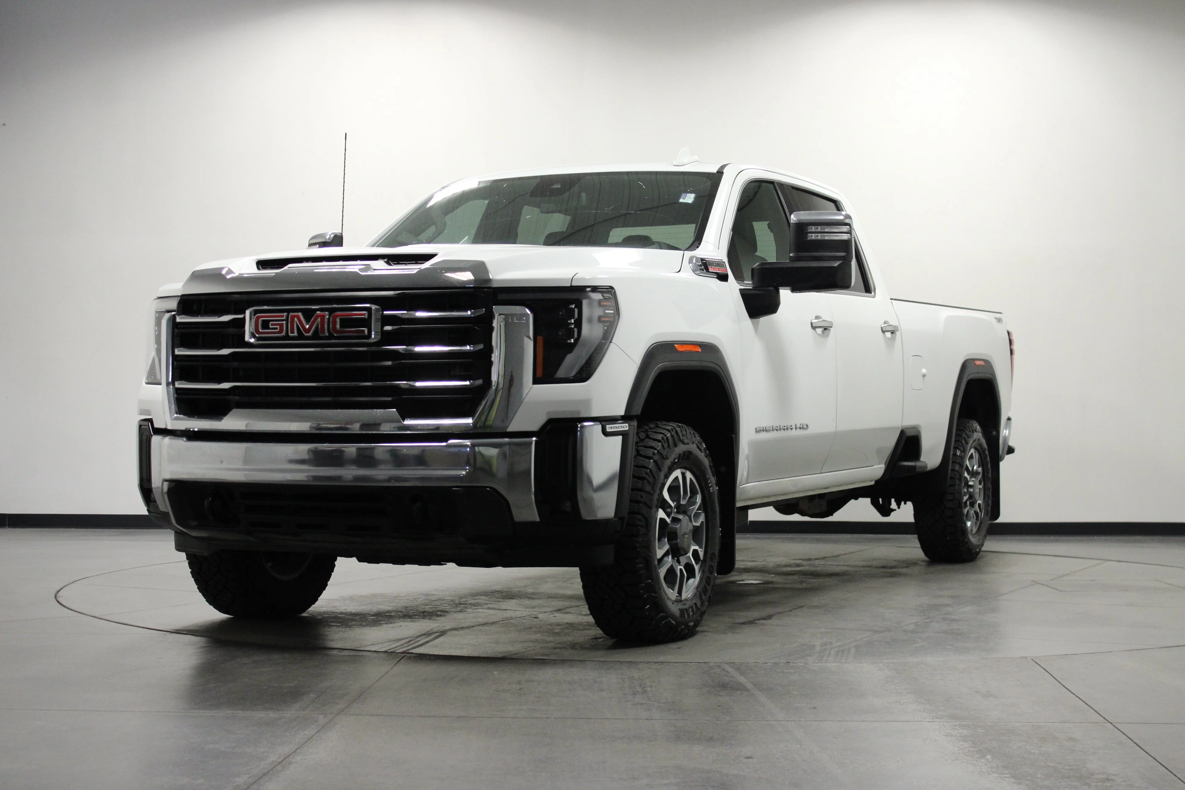 Used 2024 Summit White GMC SLT image 8