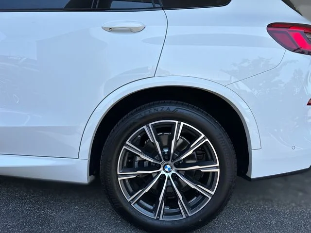 Used 2019 White BMW xDrive40i image 10