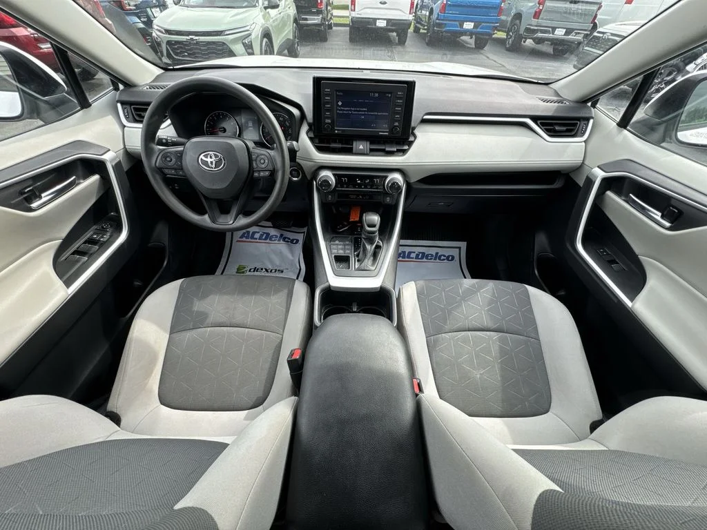 Used 2022 White Toyota XLE image 23