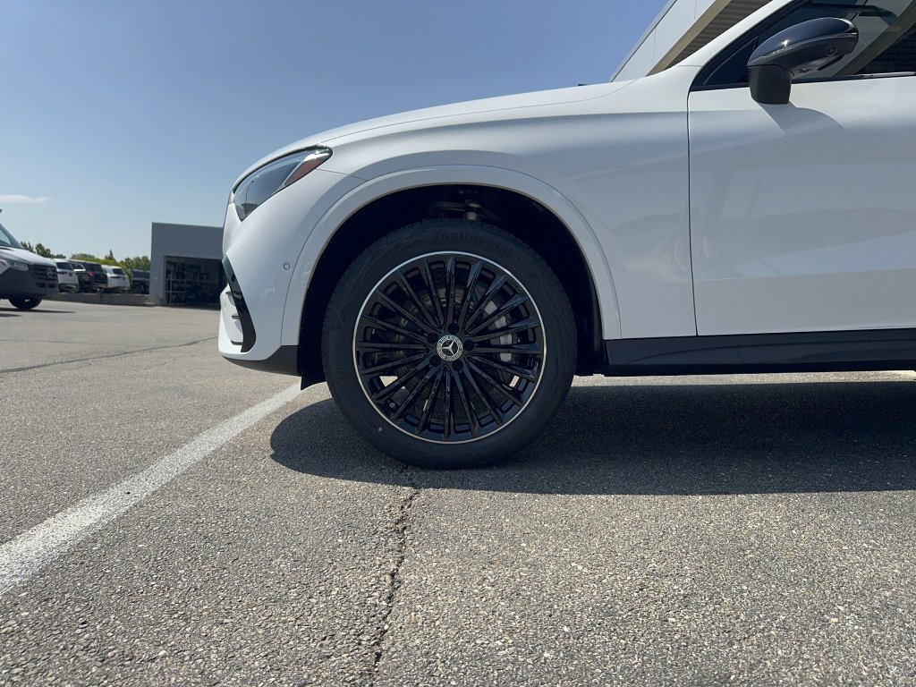 New 2026 MANUFAKTUR Moonlight White Metallic Mercedes-Benz GLC 300 4MATIC® image 7