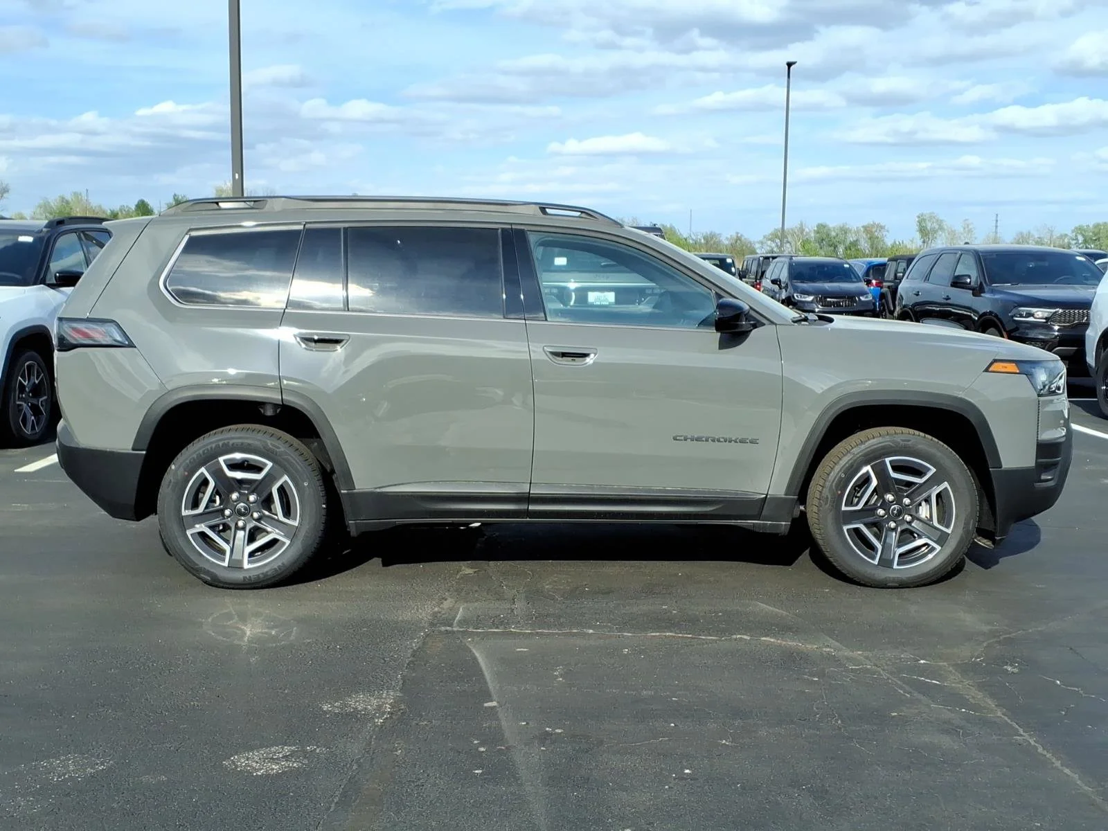 New 2026 Sting-Gray Clearcoat Jeep Laredo image 17
