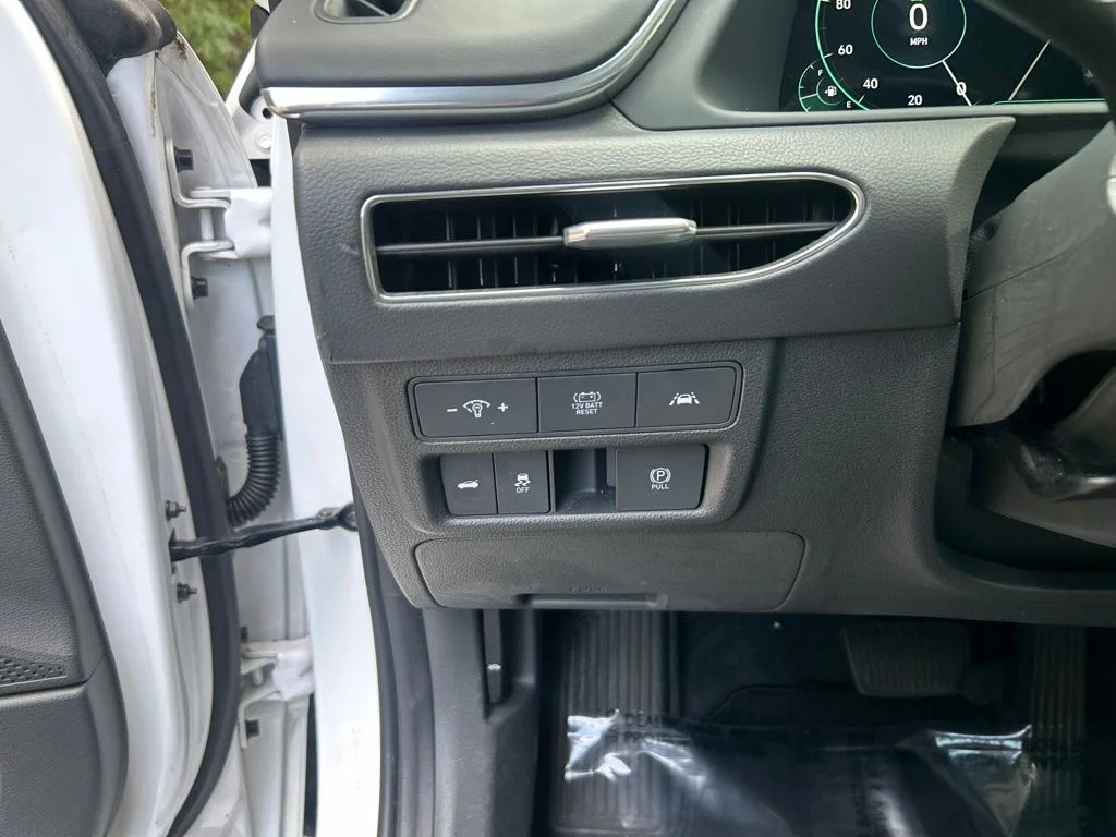 Used 2021 White Hyundai Limited image 25