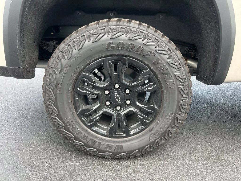 2026 Chevrolet Silverado 1500 ZR2 - Photo 10