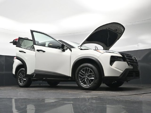 Used 2024 Glacier White Nissan S image 33