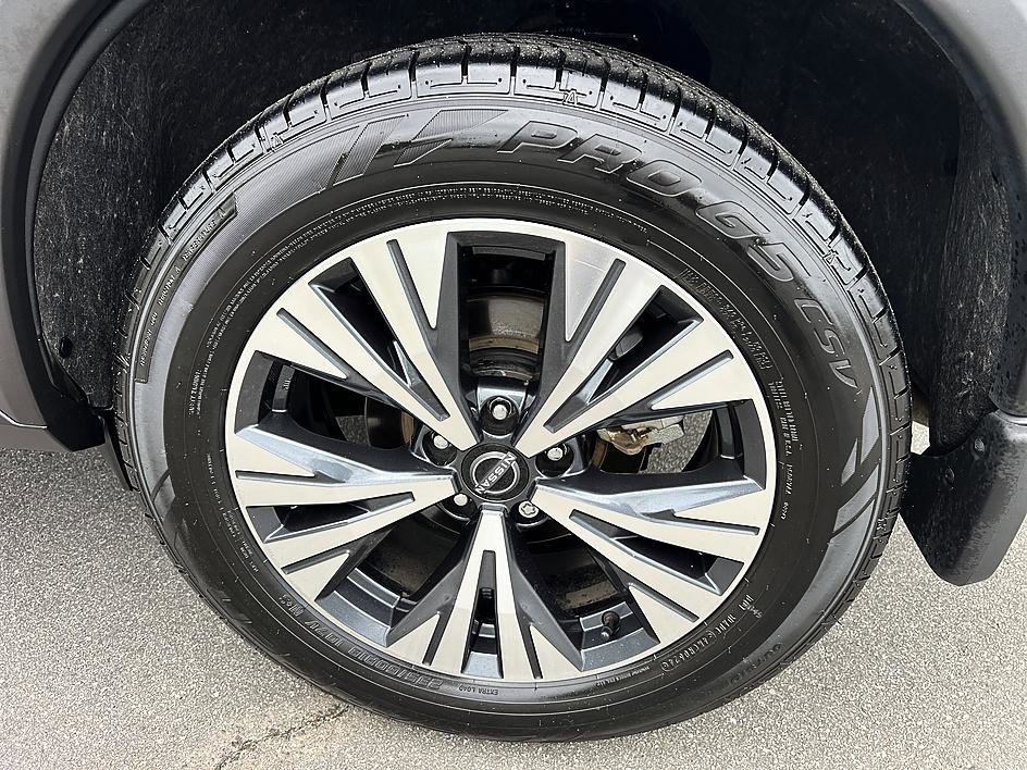 Certified Used 2023 Gun Metallic Nissan SV image 10