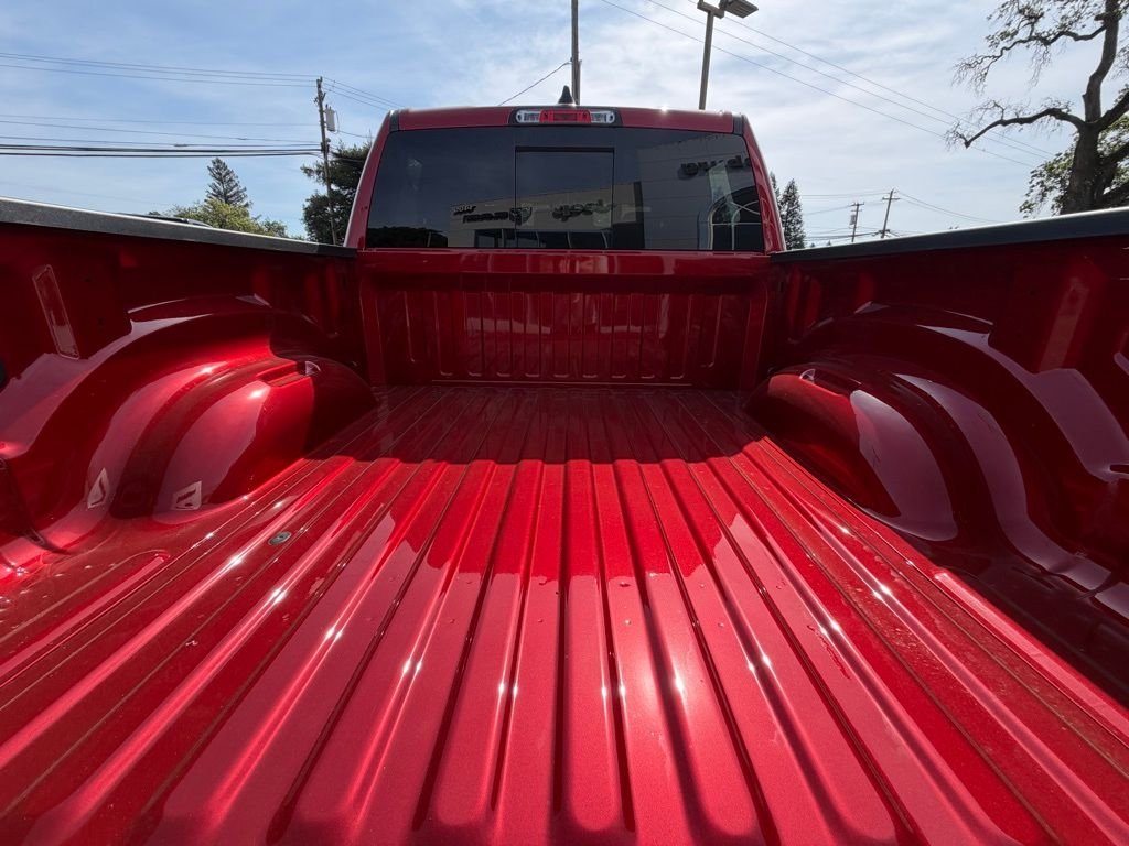 New 2026 Molten Red Pearl-Coat Exterior Paint RAM Laramie image 26