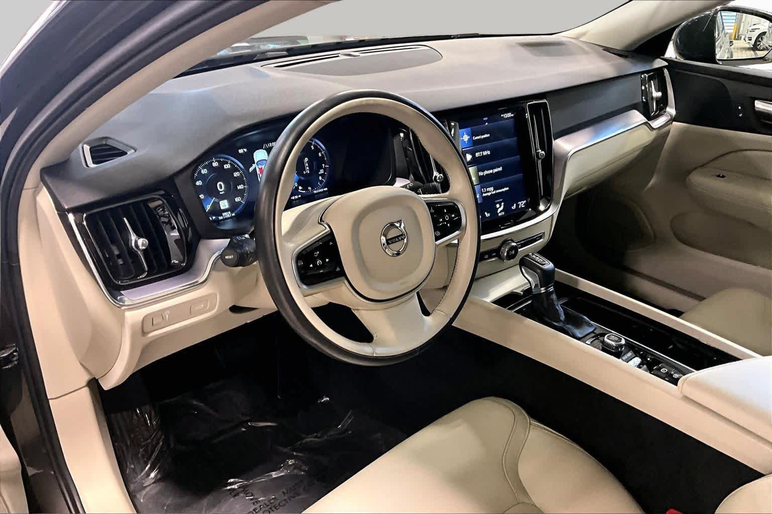 Used 2020 Pine Grey Metallic Volvo  image 17