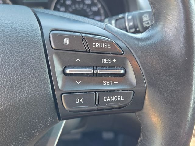 Used 2018 White Hyundai Base image 26