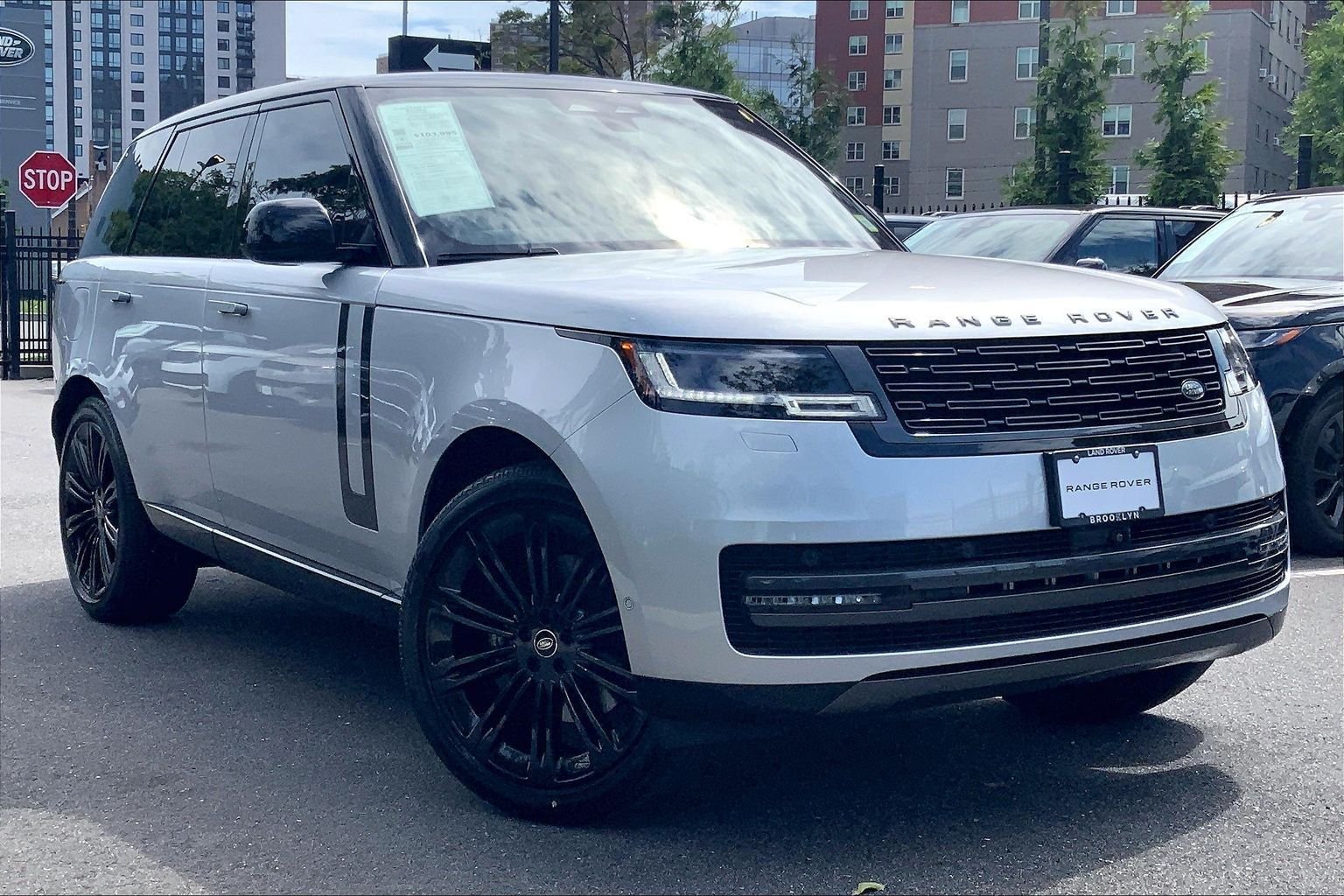 Certified Used 2025 Hakuba Silver Metallic Land Rover SE image 2