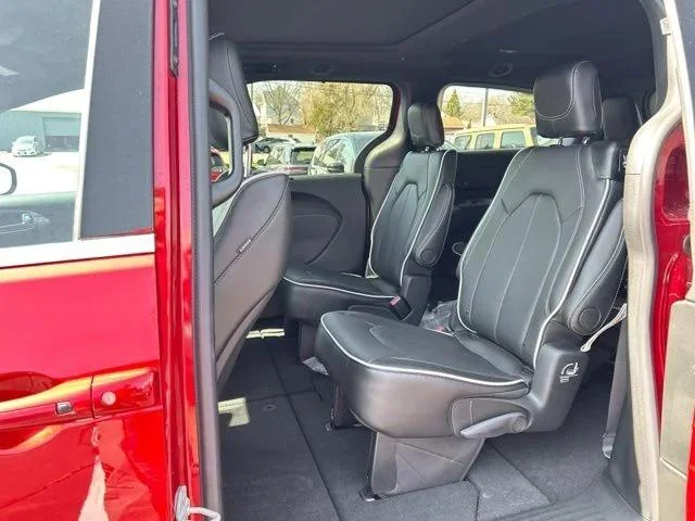 2026 Chrysler Pacifica Limited - Photo 19