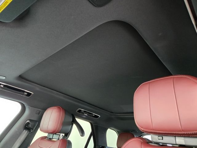 Used 2025 Green Land Rover Dynamic SE image 11