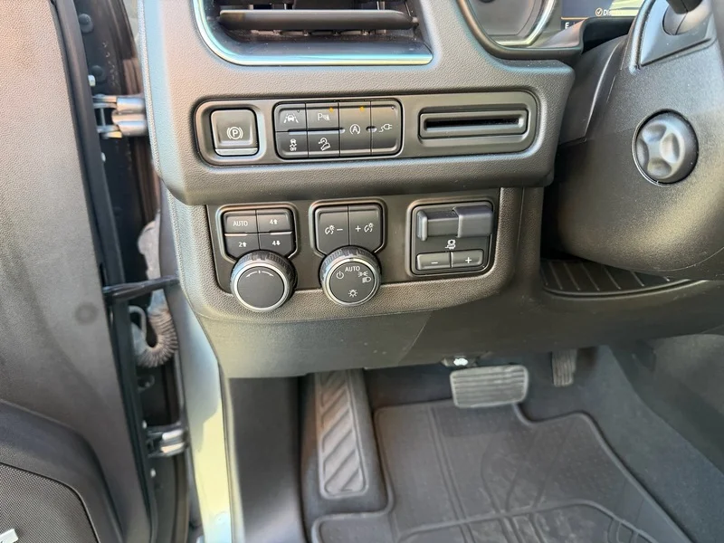 Used 2021 SATIN STEEL METALLIC Chevrolet Z71 image 12
