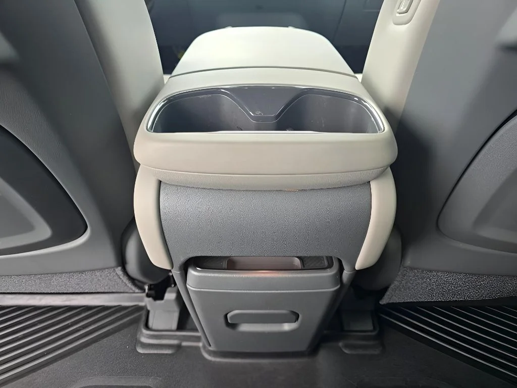 Used 2024 Snow White Pearl Kia Land image 12