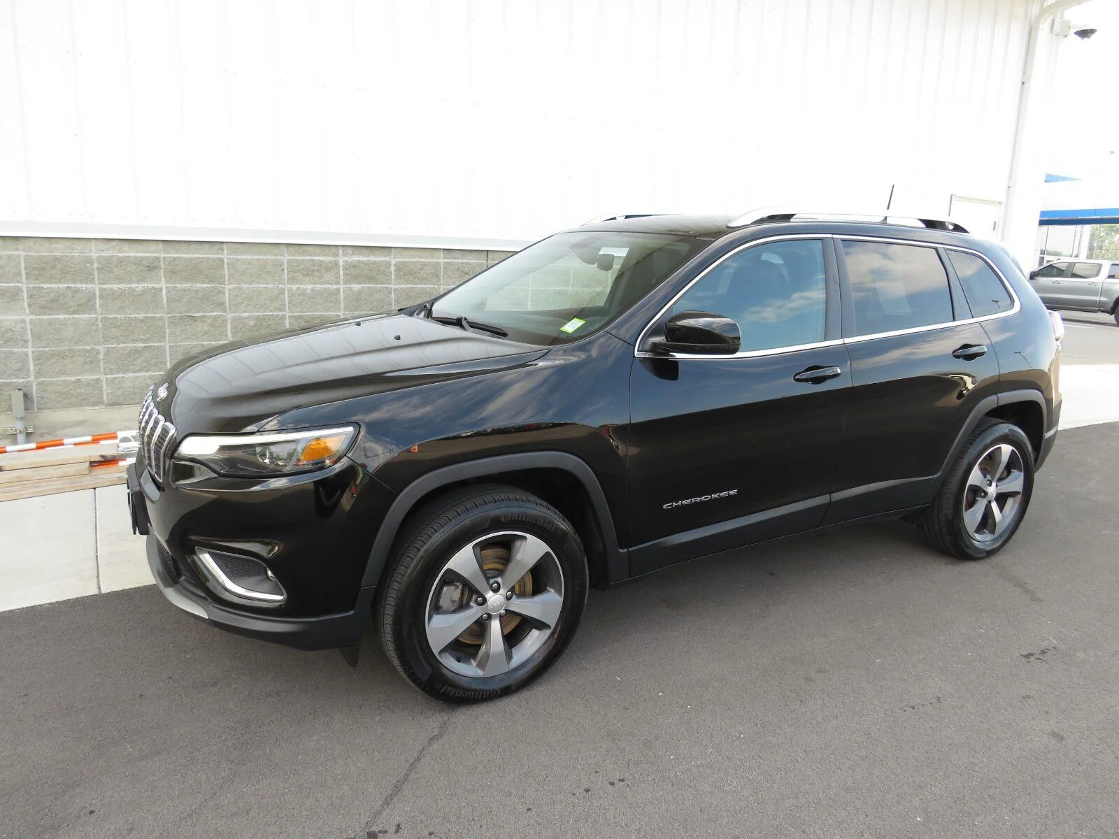 Used 2019 Diamond Black Cry Jeep Limited image 15