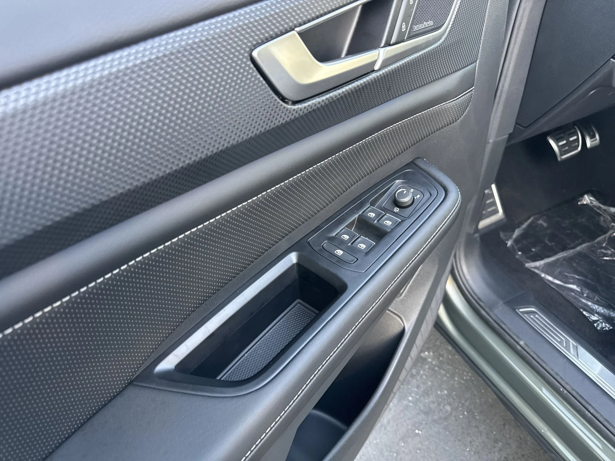 New 2026 Avocado Green Pearl Volkswagen 2.0T SEL Premium R-Line image 13