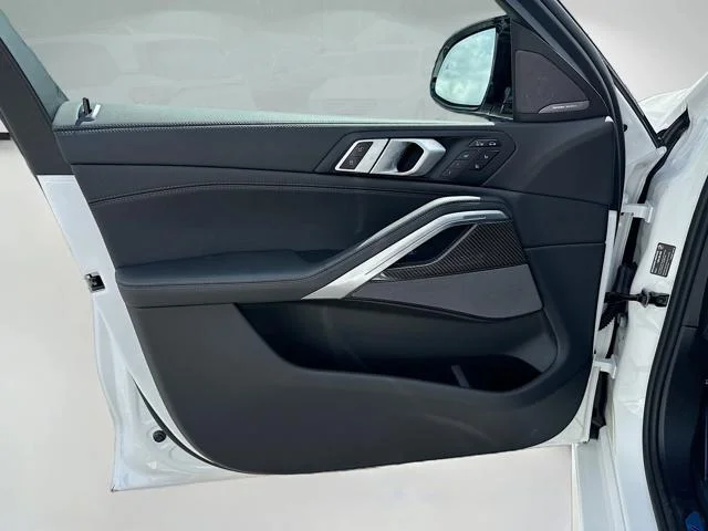 New 2027 Alpine White BMW M60i image 23