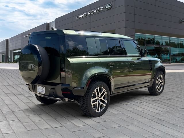 New 2026 Woolstone Green Land Rover X-Dynamic SE image 5