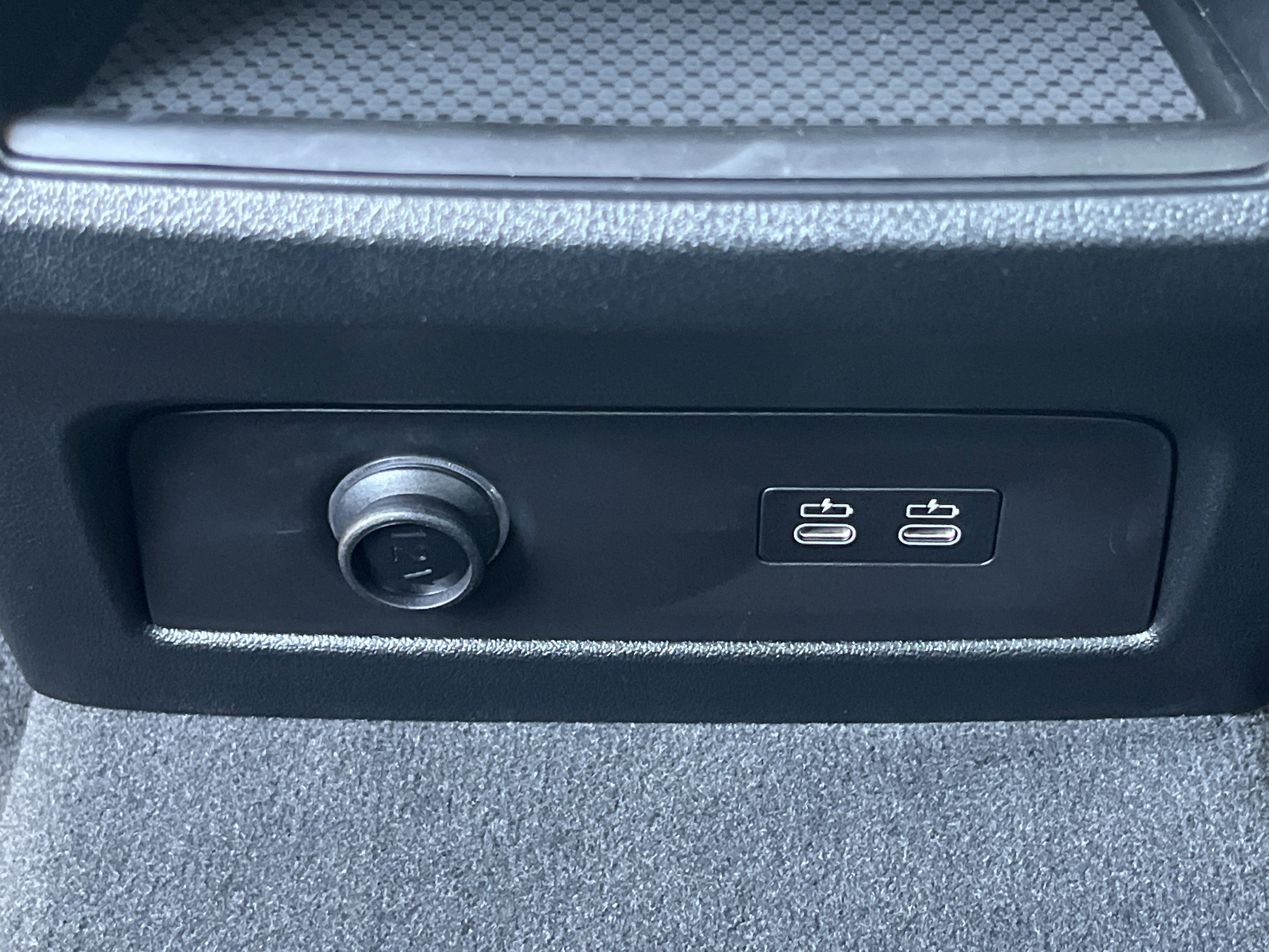 New 2026 Dravit Grey Metallic BMW xDrive50e image 22
