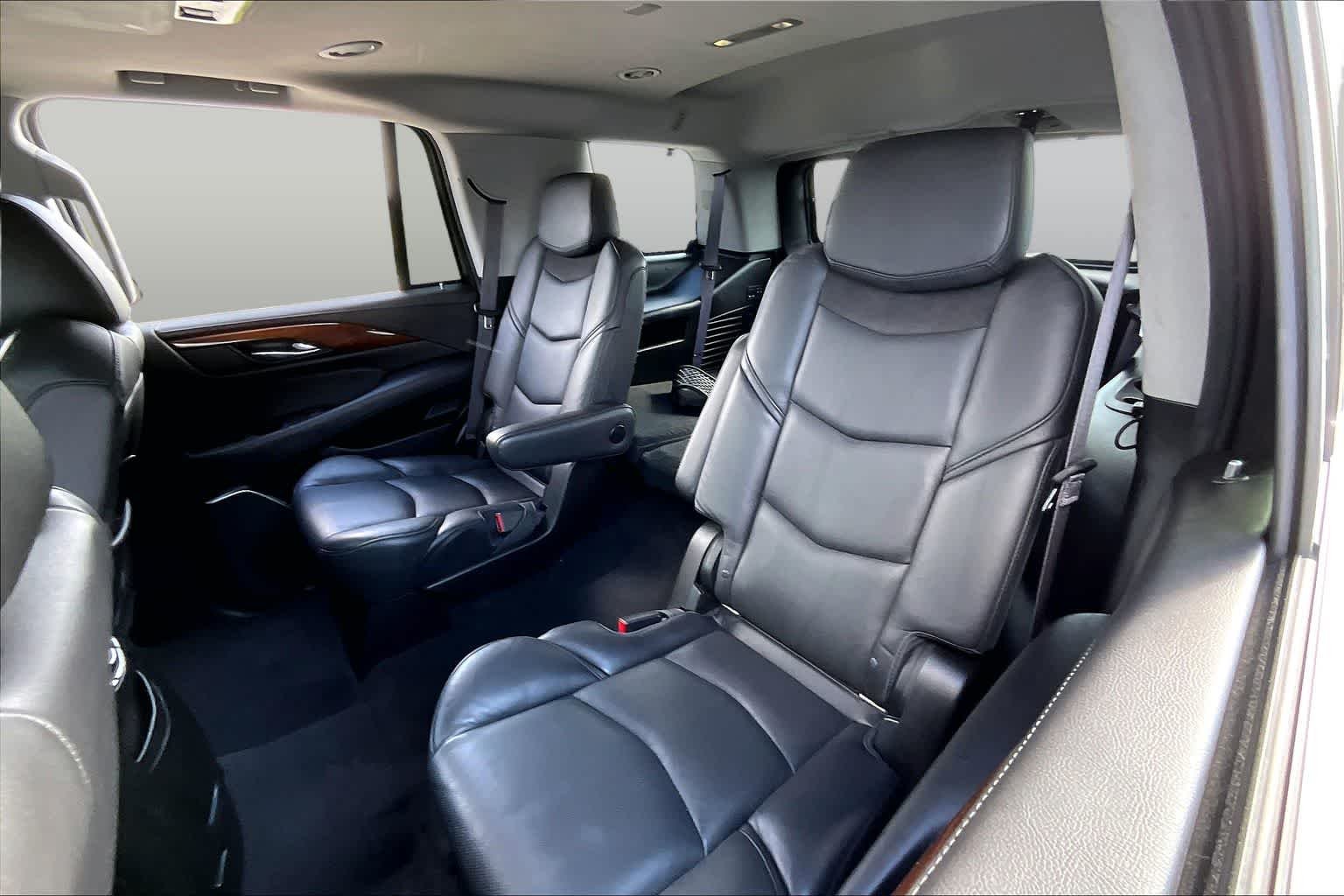 Used 2017 Crystal White Tricoat Cadillac Premium Luxury image 19