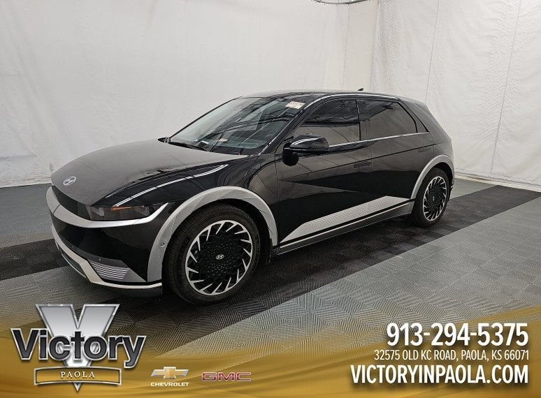 Used 2023 Black Hyundai Limited image 1