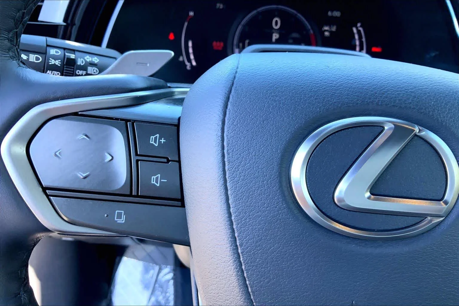Certified Used 2024 CAVIAR Lexus Premium Plus image 24