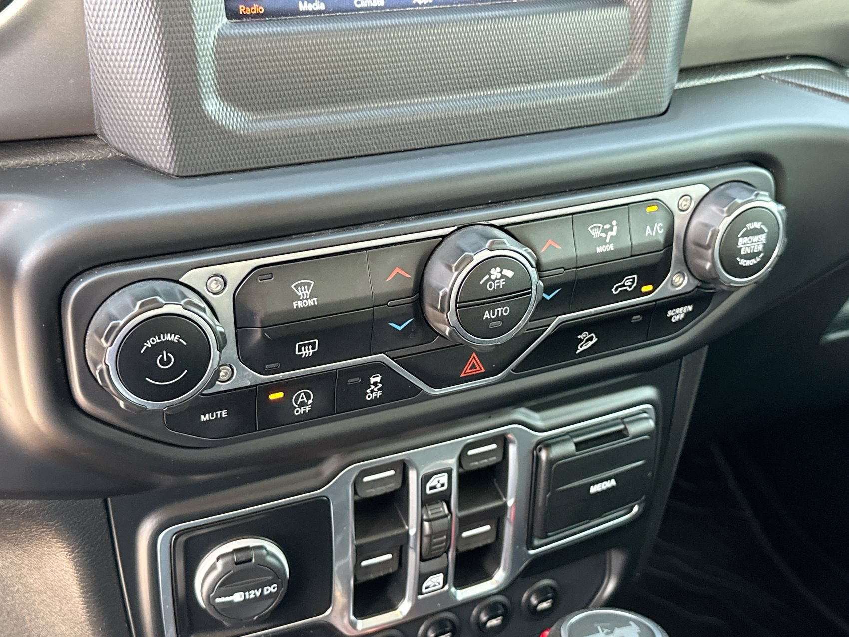 Used 2020 Bright White Clearcoat Jeep Sport S image 16