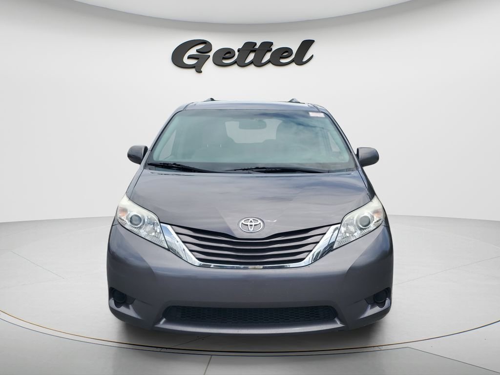 Used 2015 Gray Toyota LE image 2