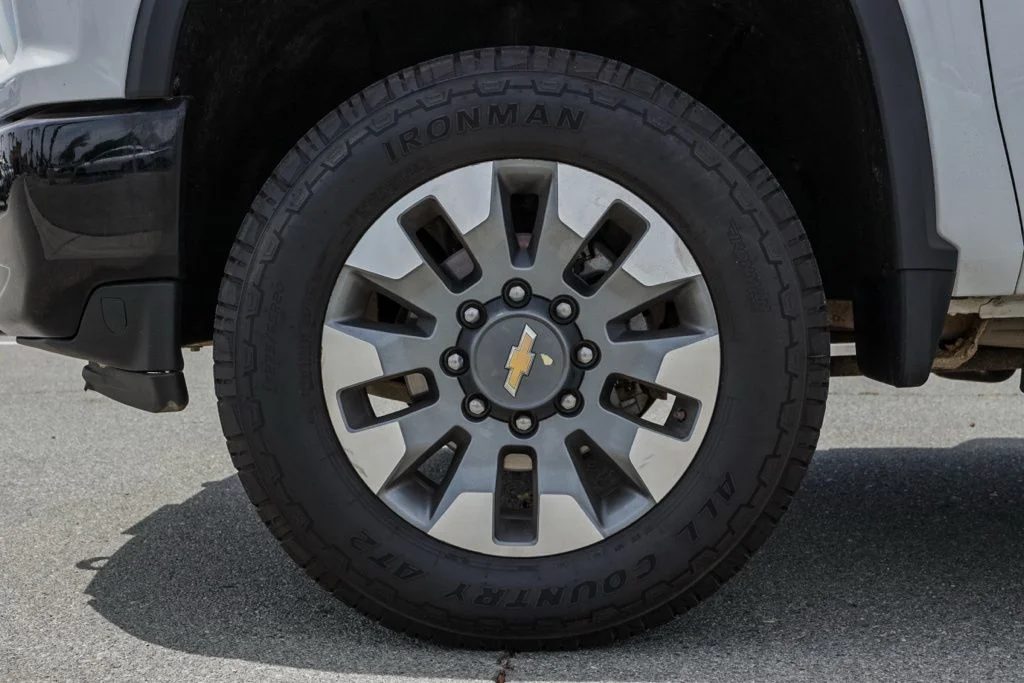 Used 2022 White Chevrolet Custom image 11