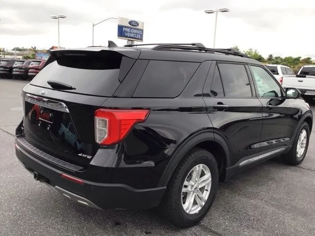 Certified Used 2023 Agate Black Metallic Ford XLT image 4