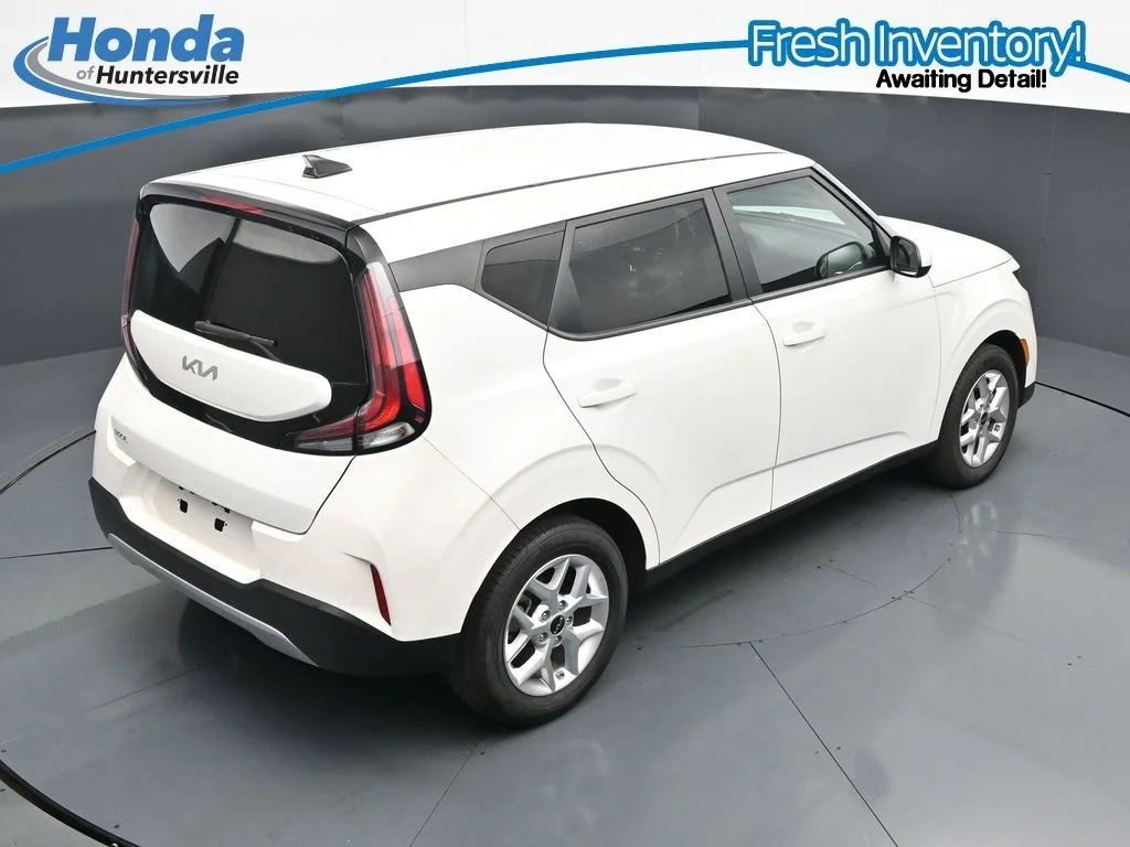 Used 2025 Snow White Pearl Kia LX image 23