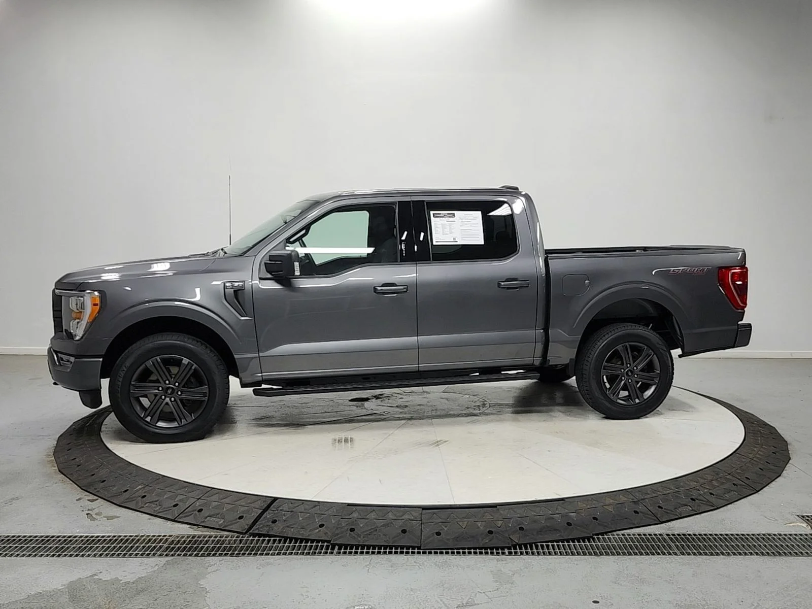 Used 2023 Gray Metallic Ford XLT image 4