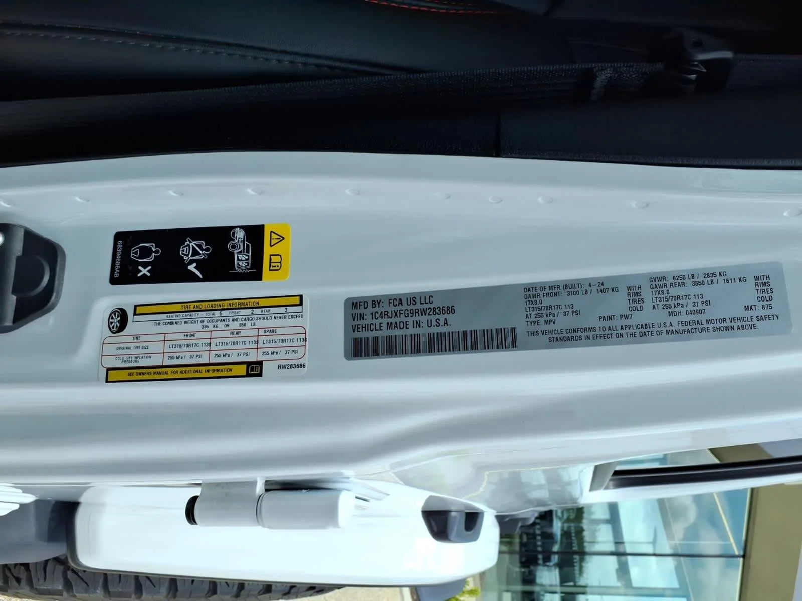 Used 2024 Bright White Clearcoat Jeep Rubicon X image 31