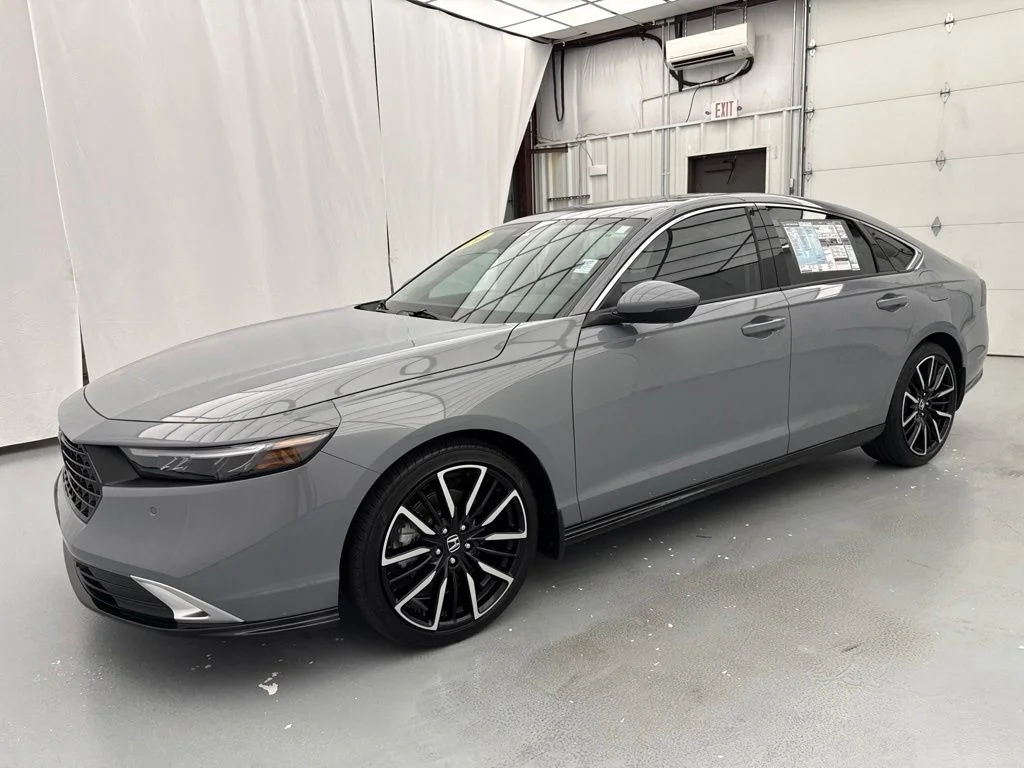 New 2026 Urban Gray Pearl Honda Touring image 3