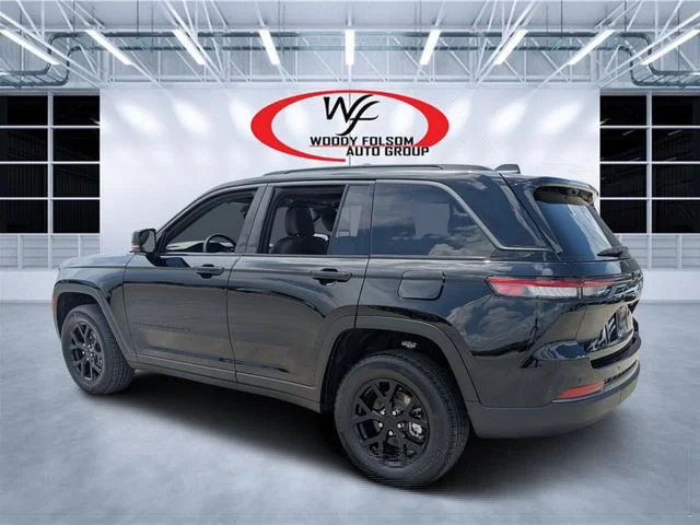 New 2026 Diamond Black Crystal Pearl-Coat Exterior Paint Jeep Altitude image 5