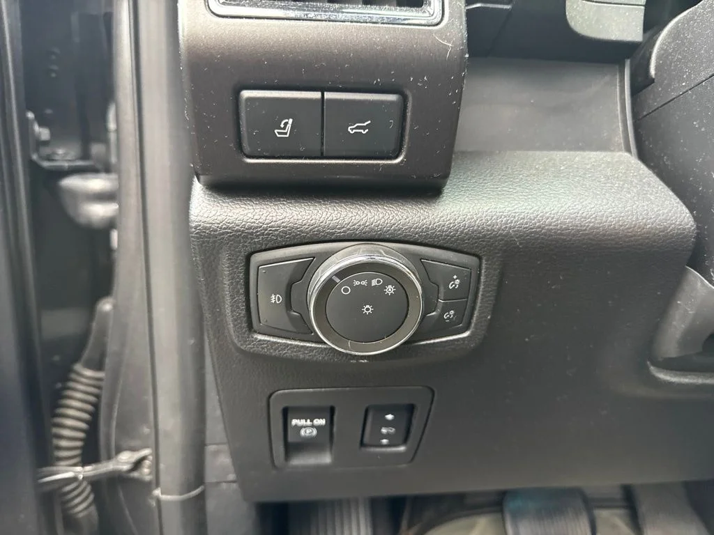 Used 2020  Ford Limited image 11