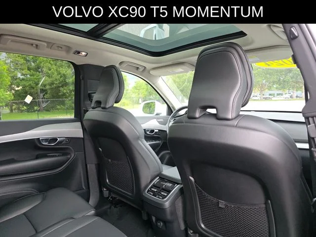 2022 Volvo XC90 Momentum - Photo 12