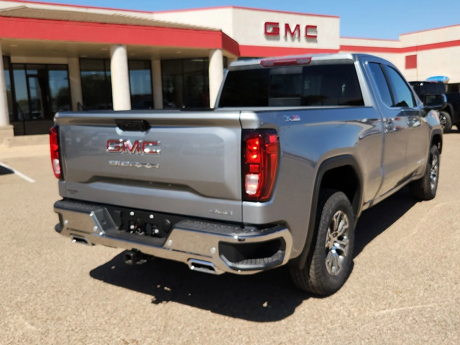 2026 GMC Sierra 1500 SLE - Photo 3