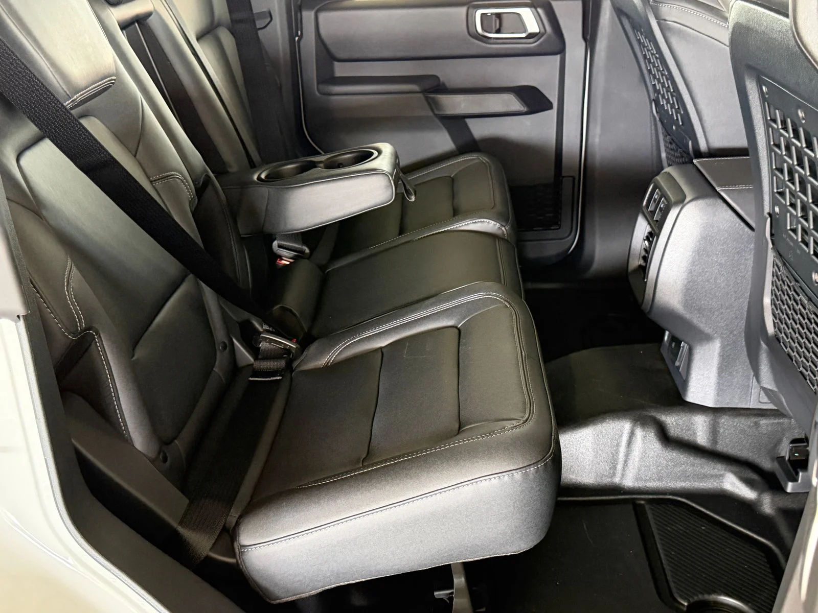 New 2026 Avalanche Gray Ford Badlands image 13
