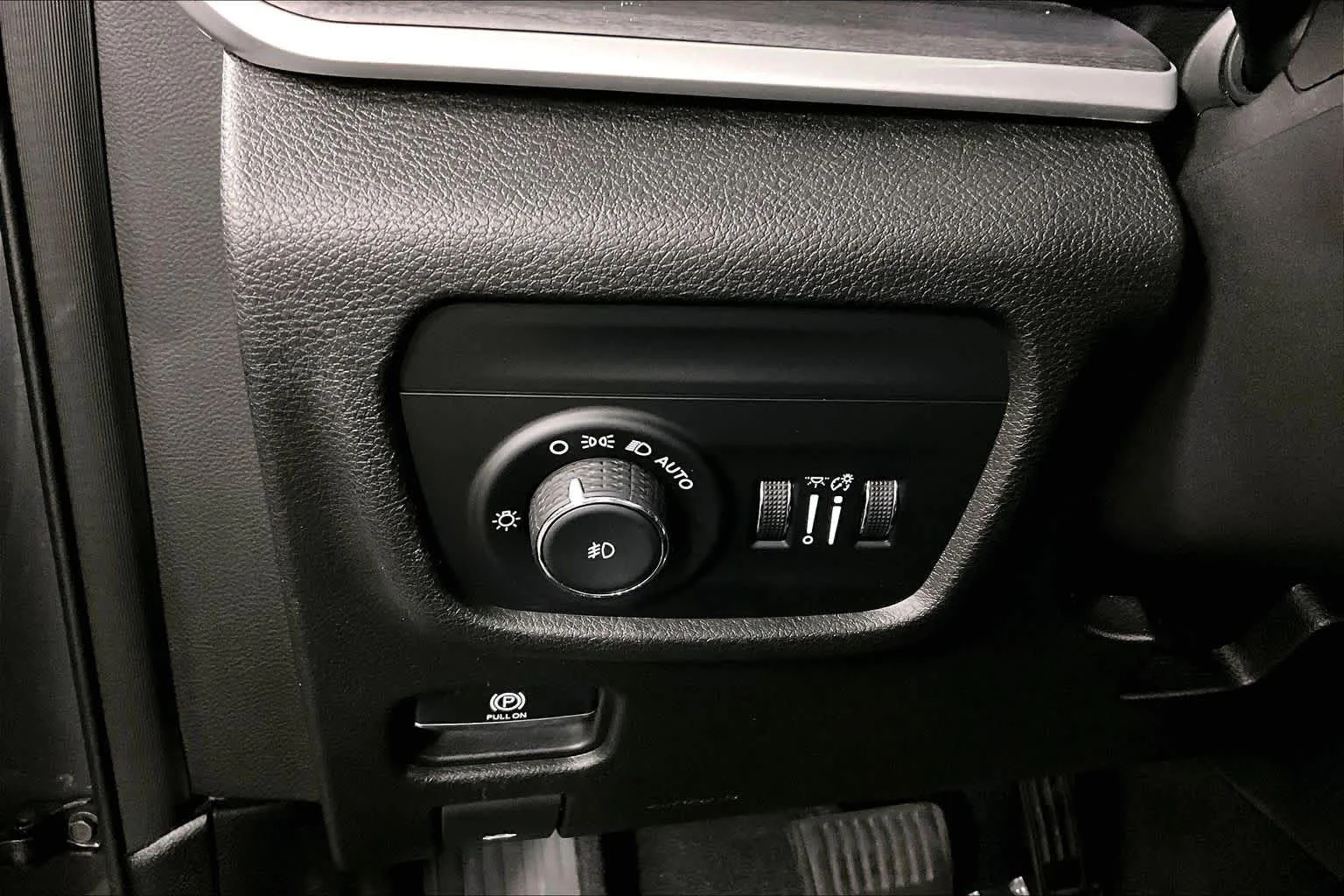 Used 2022 Baltic Gray Metallic Clearcoat Jeep Limited image 35