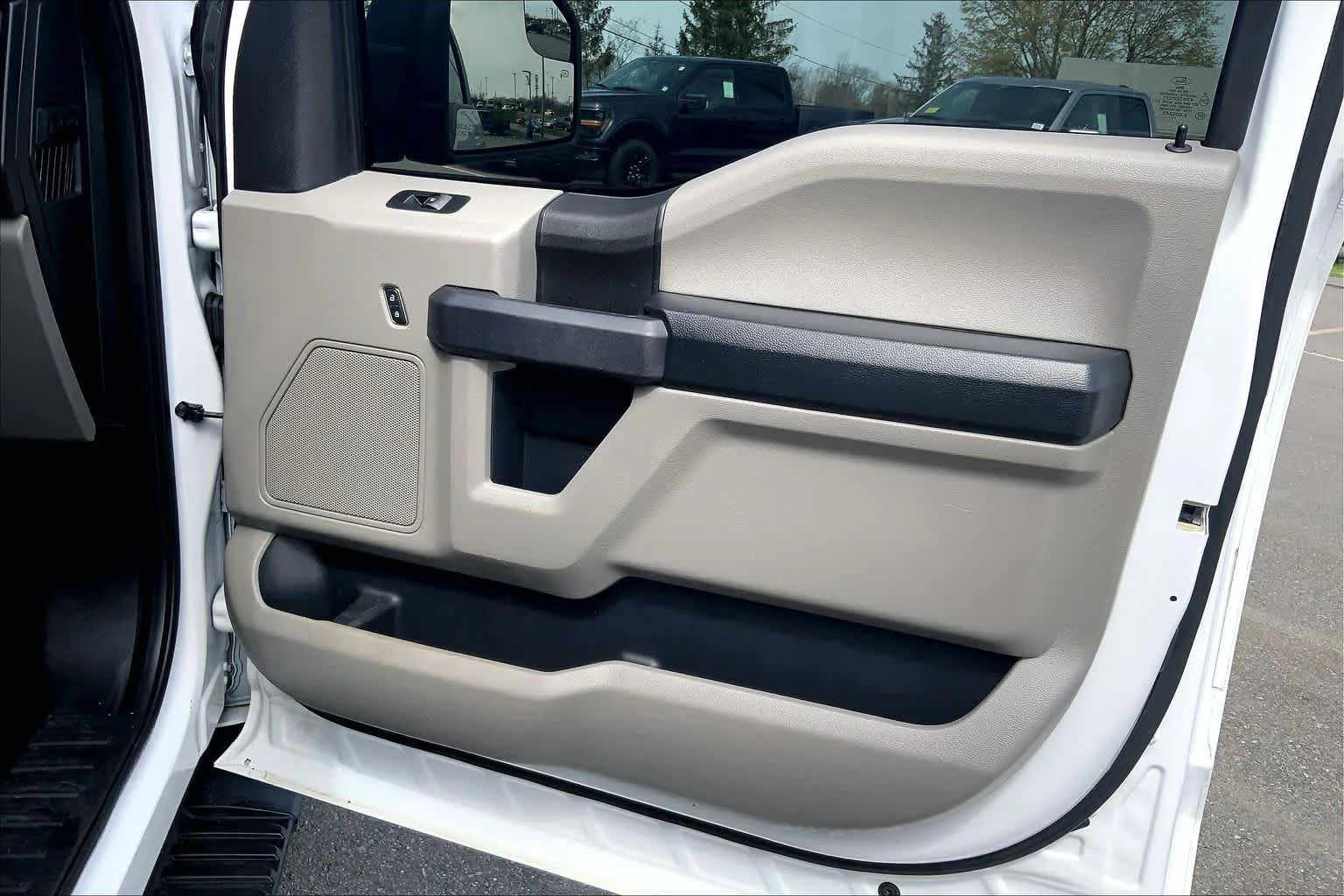 Used 2018 Oxford White Ford XL image 23