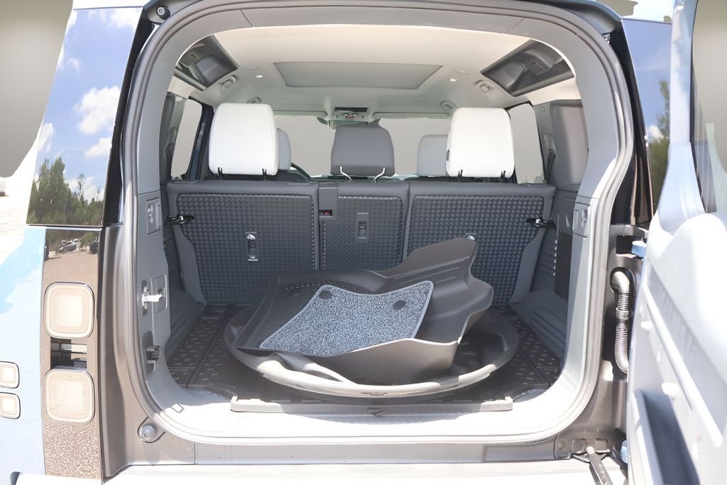 New 2026 Tasman Blue Land Rover S image 16
