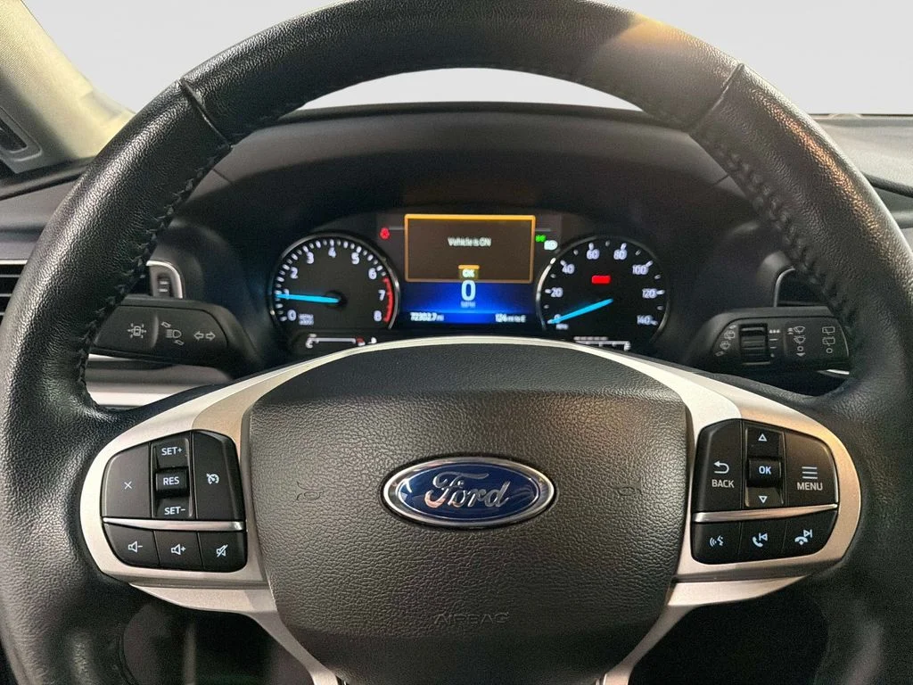 Used 2023 Jewel Red Metallic Ford XLT image 27