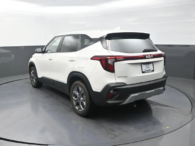 Used 2024 White Kia LX image 7