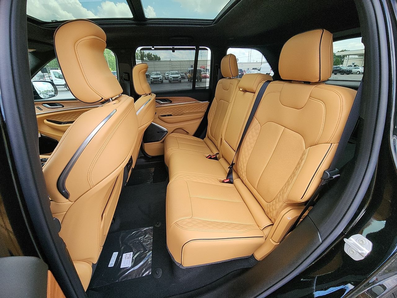 New 2026 Diamond Black Crystal Pearl-Coat Exterior Paint Jeep Summit image 23